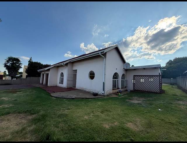 4 BEDROOM HOUSE FOR SALE IN VANDERBIJLPARK SE 3